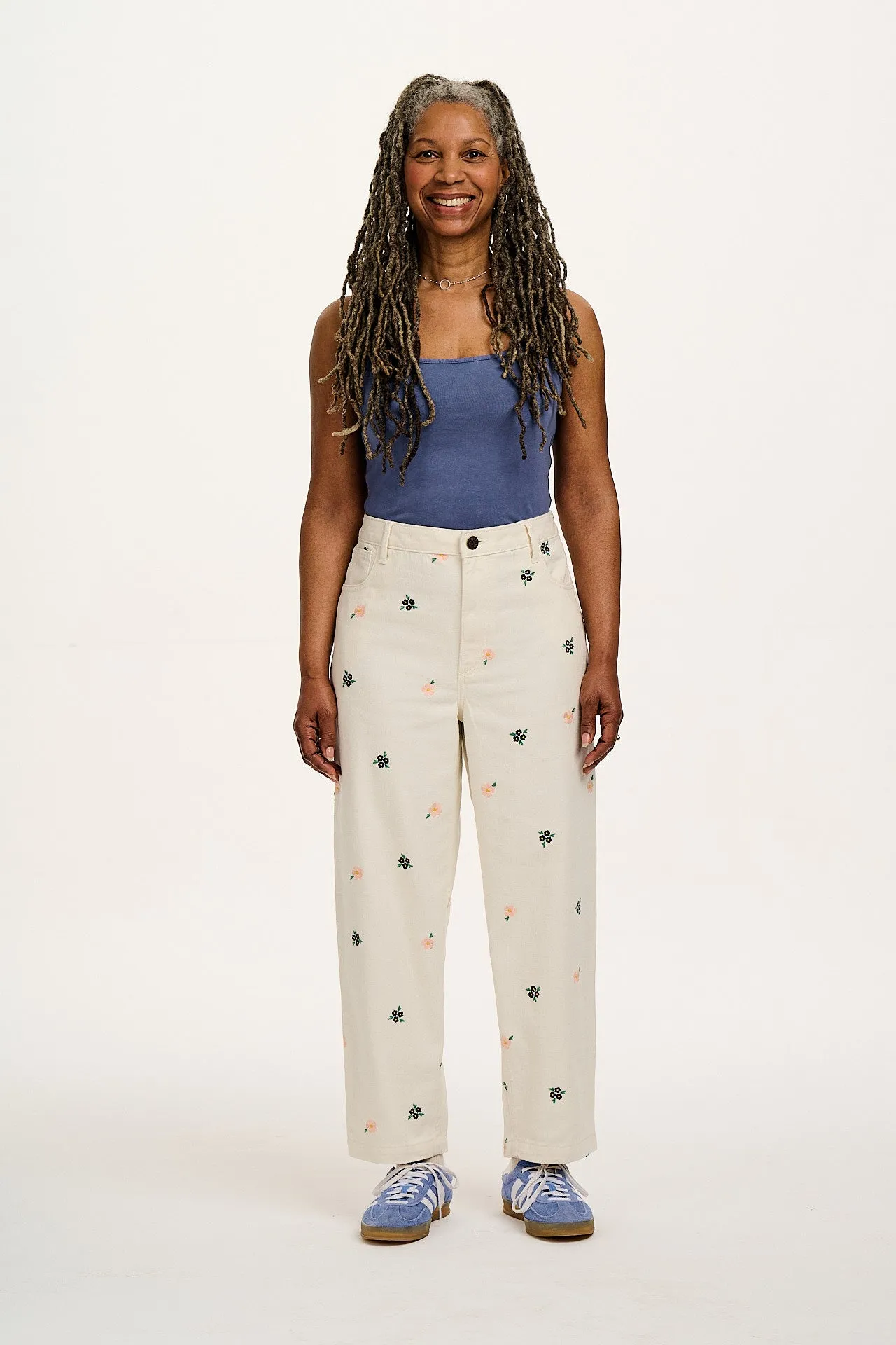 Drew - Cropped Straight Leg Twill Trousers in White with Frankie Floral Embroidery