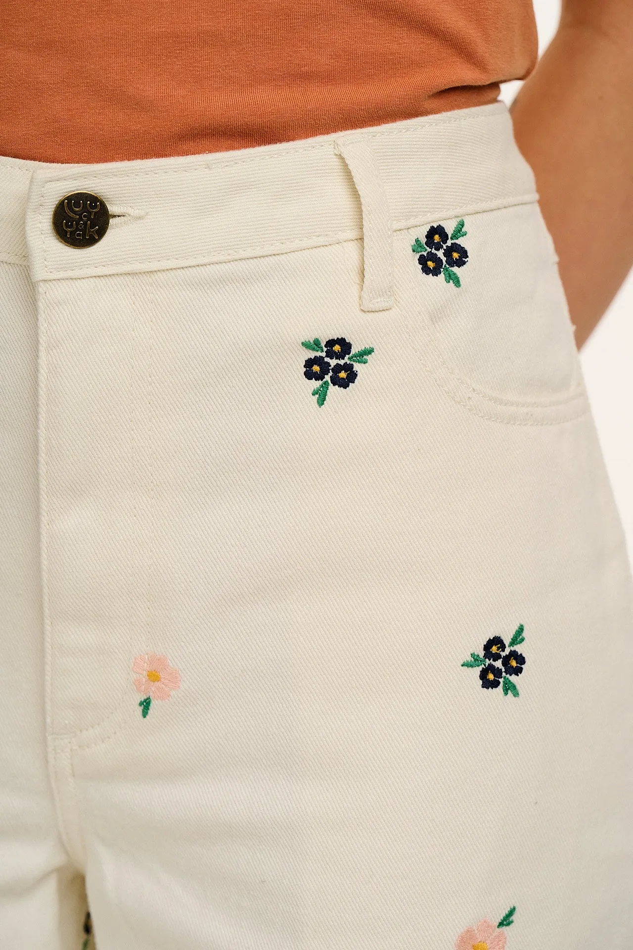 Drew - Cropped Straight Leg Twill Trousers in White with Frankie Floral Embroidery