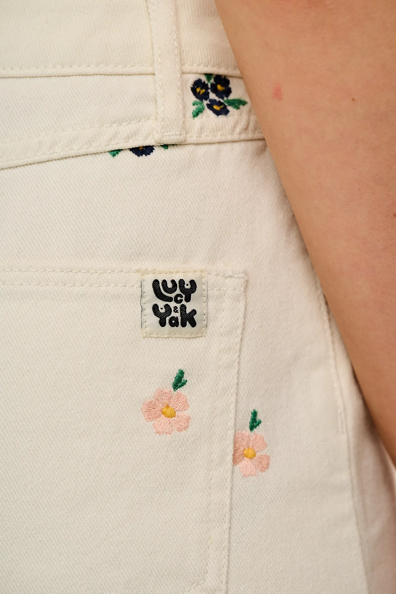 Drew - Cropped Straight Leg Twill Trousers in White with Frankie Floral Embroidery